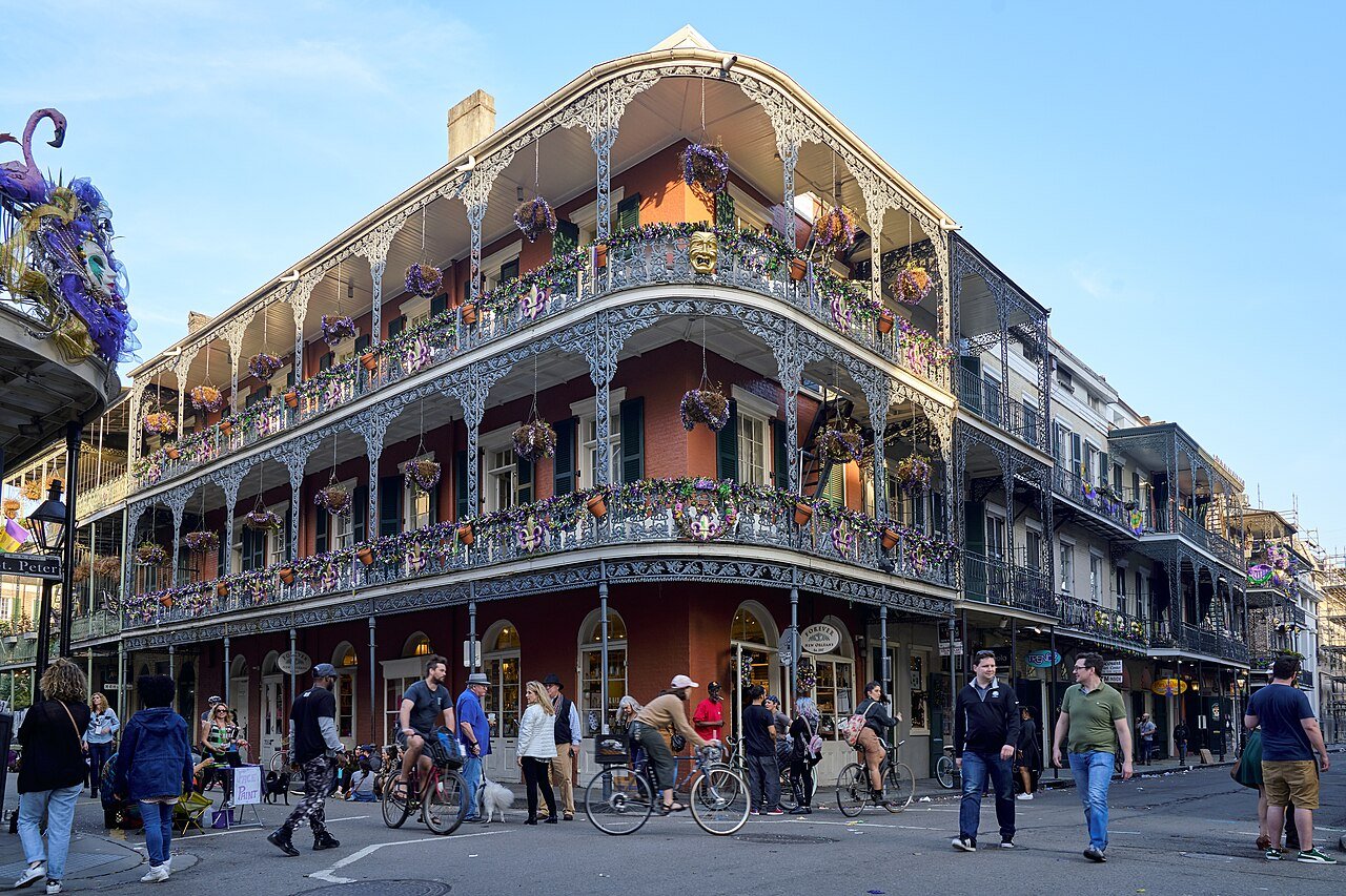 French Quarter architecture, setting the scene for a historic neighborhood stay